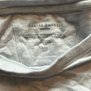 Men’s size L short sleeve tee.